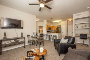 Chic Cozy Apartment with Patio and Full Amenities!